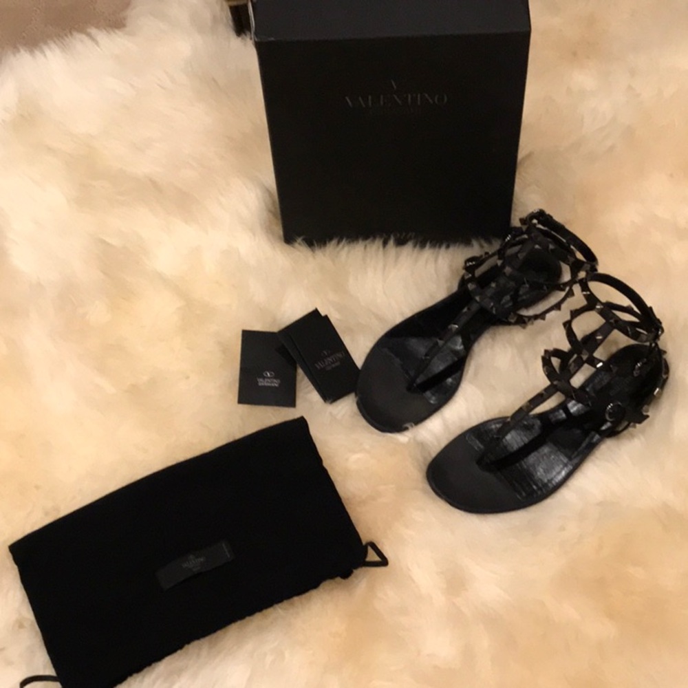 VALENTINO ROCKSTUD SANDALS